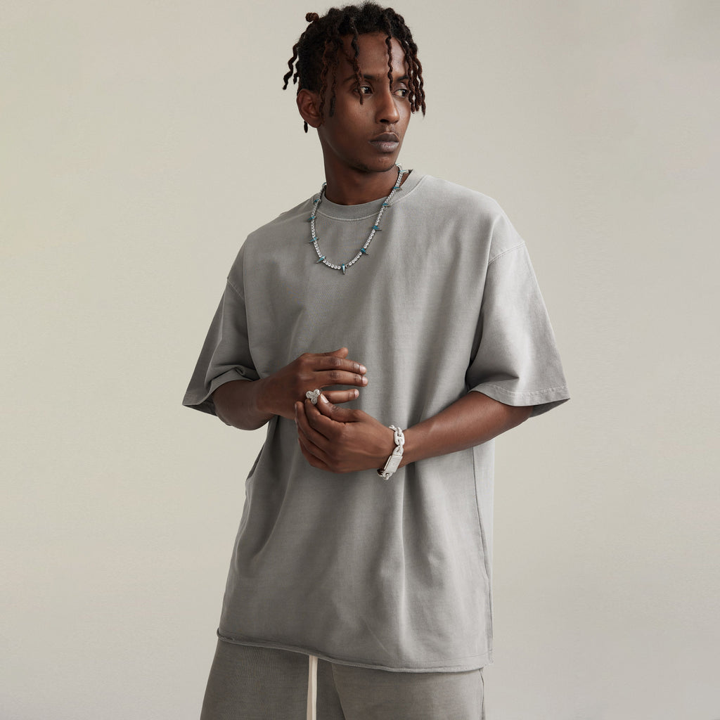 TRIØ7 URBAN – Raw Edge Tee – Detailansicht 2 | Oversized Distressed T-Shirt von TRIØ7