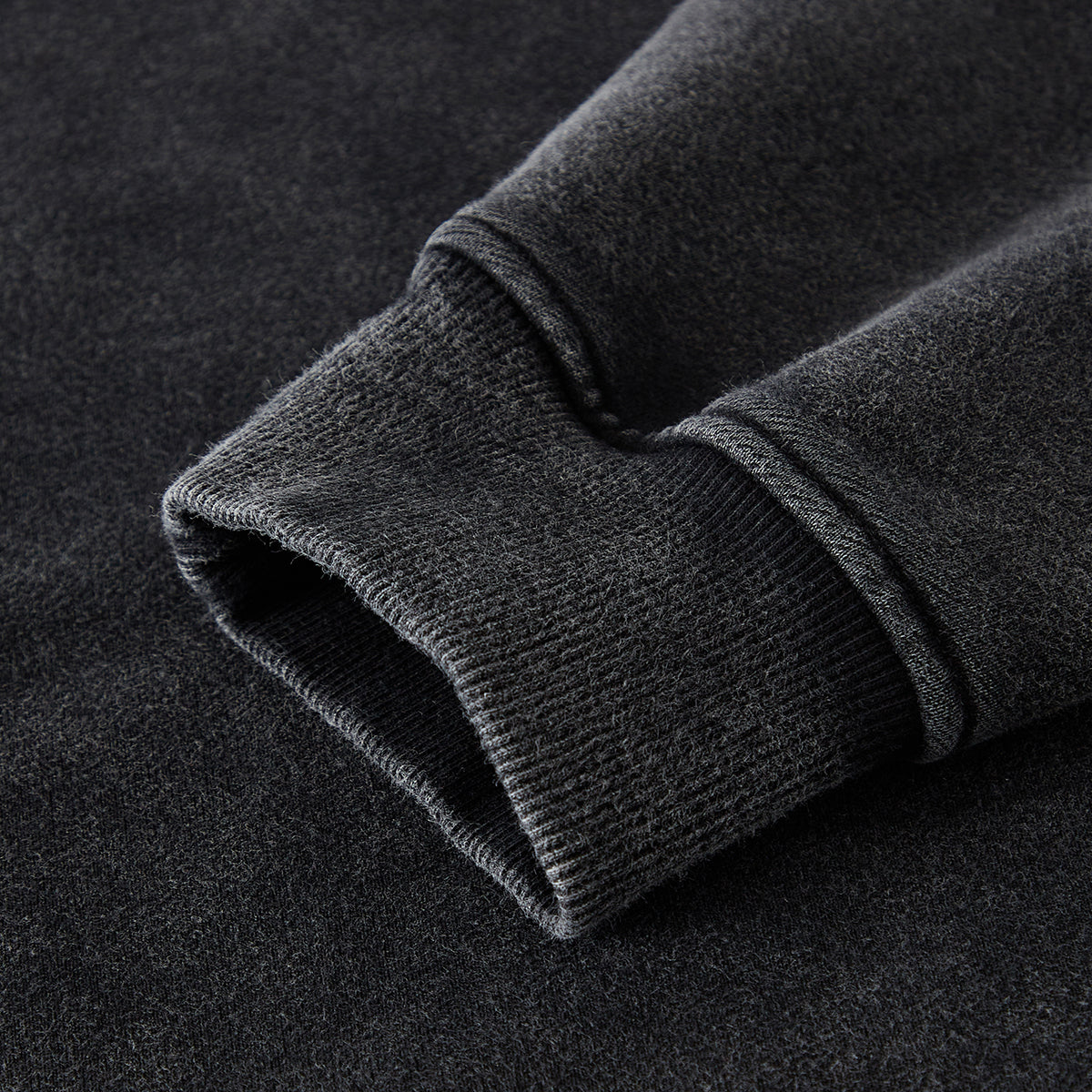 TRIØ7 ARTCORE – Fragment 01 Crewneck – Detailansicht 3 | Heavyweight Oversized Sweatshirt von TRIØ7