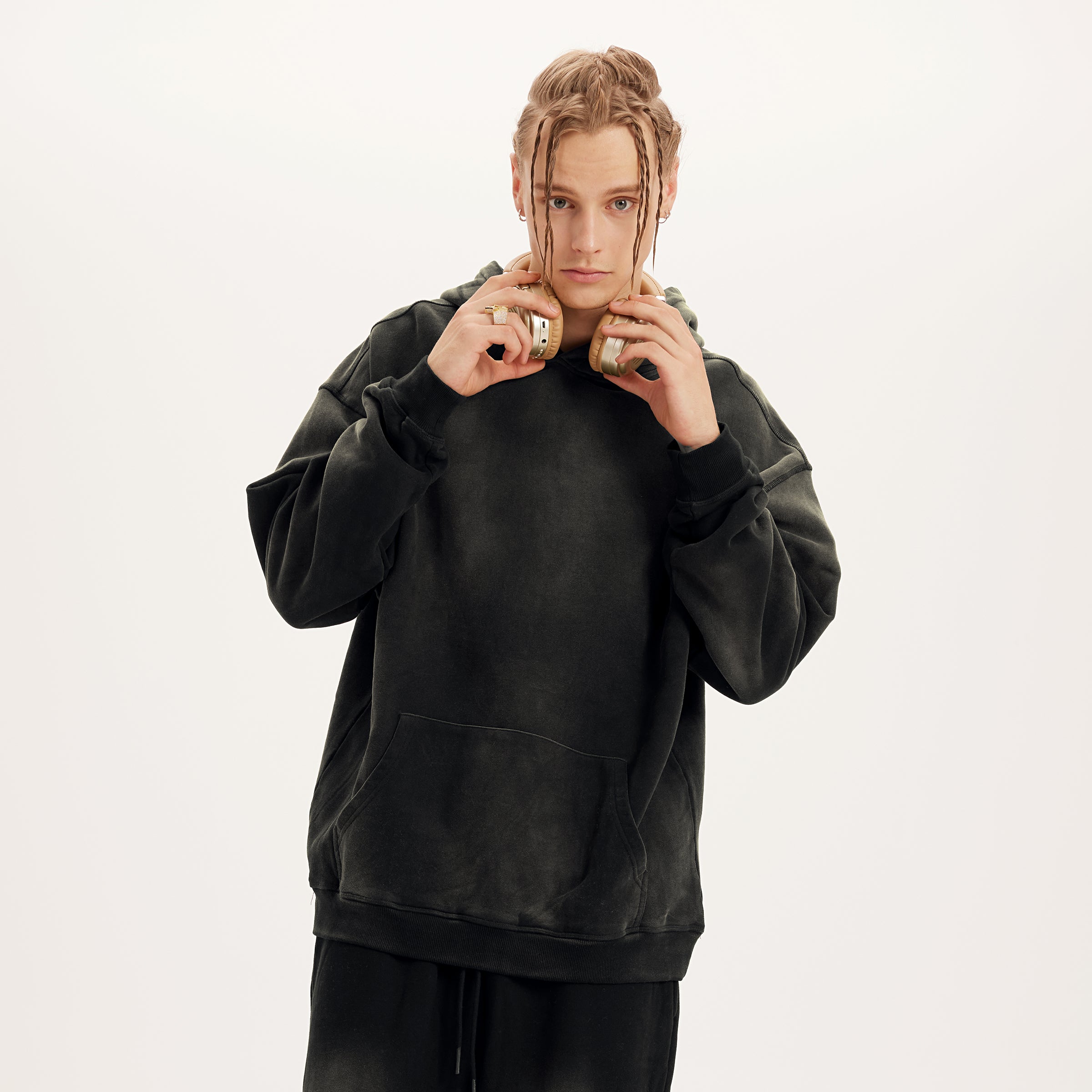 TRIØ7 ARTCORE – Fragment 01 Dusty Hoodie – Detailansicht 6 | Oversized Faded Hoodie von TRIØ7