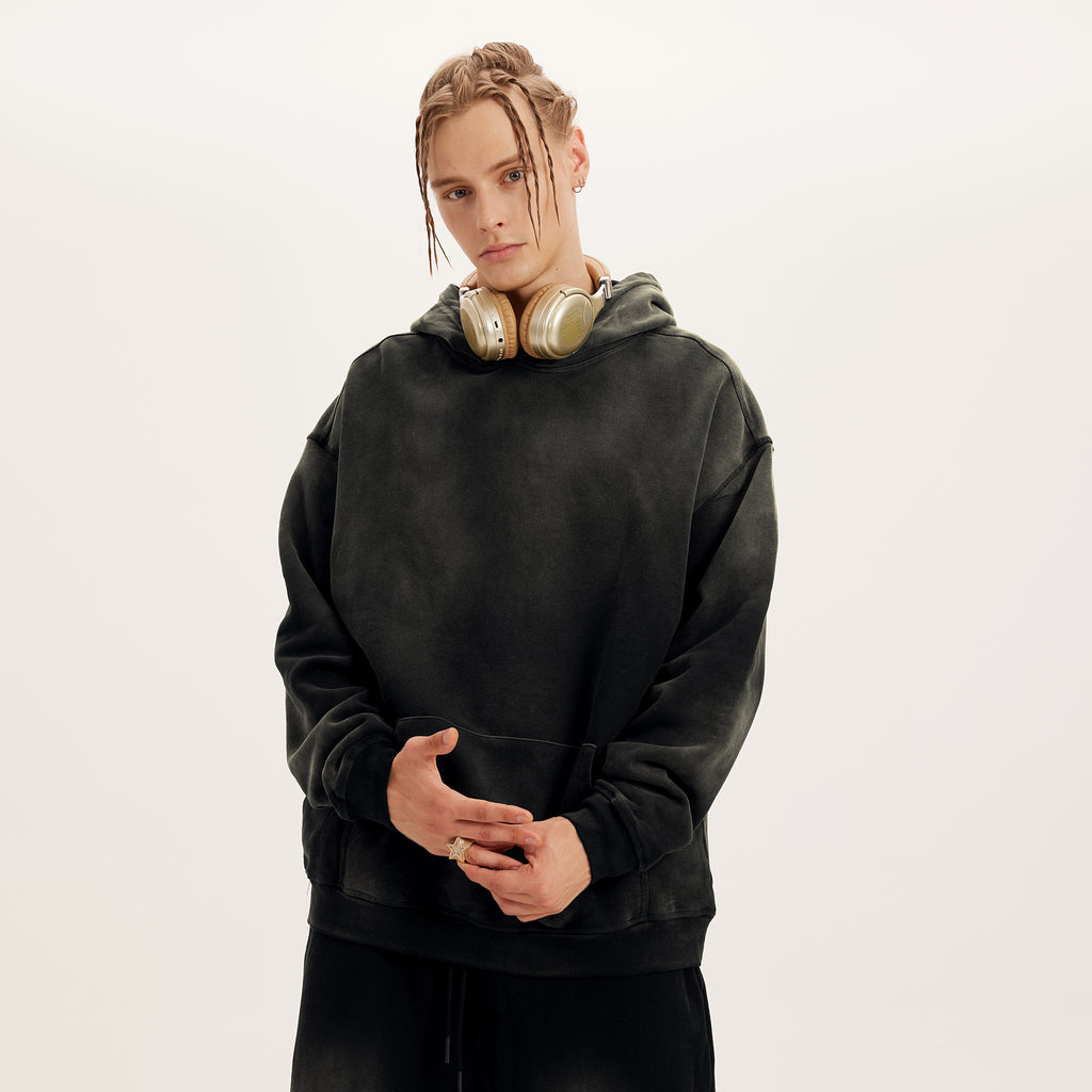 TRIØ7 ARTCORE – Fragment 01 Dusty Hoodie – Detailansicht 7 | Oversized Faded Hoodie von TRIØ7
