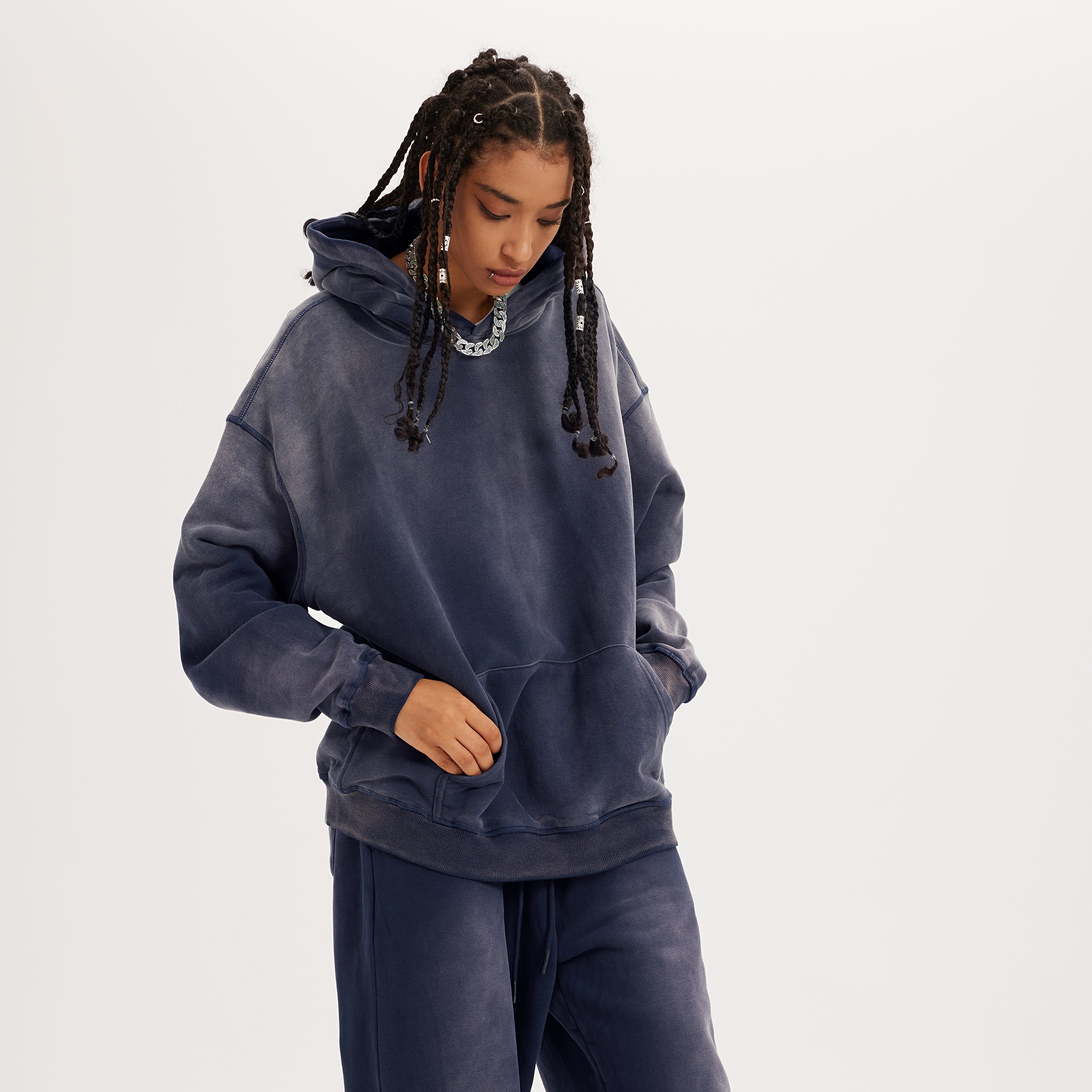 TRIØ7 ARTCORE – Fragment 01 Dusty Hoodie – Detailansicht 8 | Oversized Faded Hoodie von TRIØ7