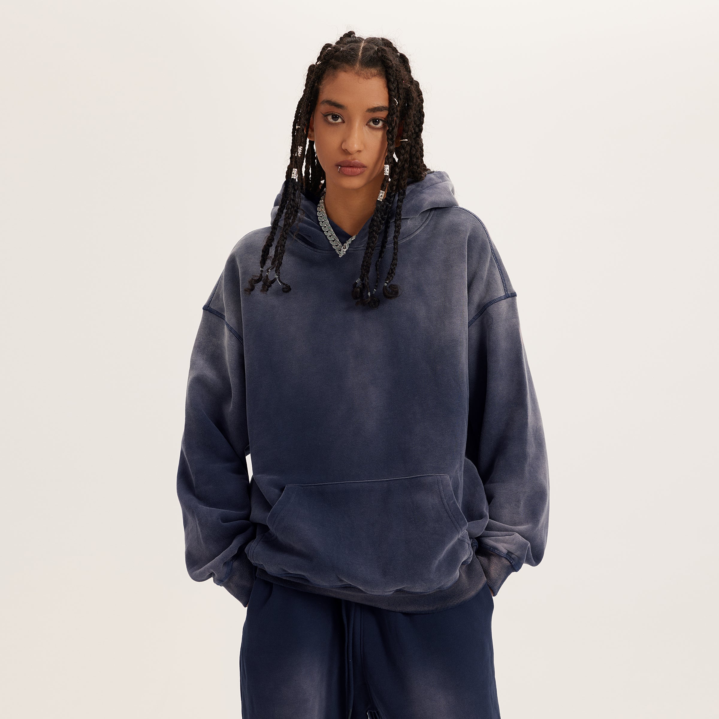 TRIØ7 ARTCORE – Fragment 01 Dusty Hoodie – Detailansicht 10 | Oversized Faded Hoodie von TRIØ7