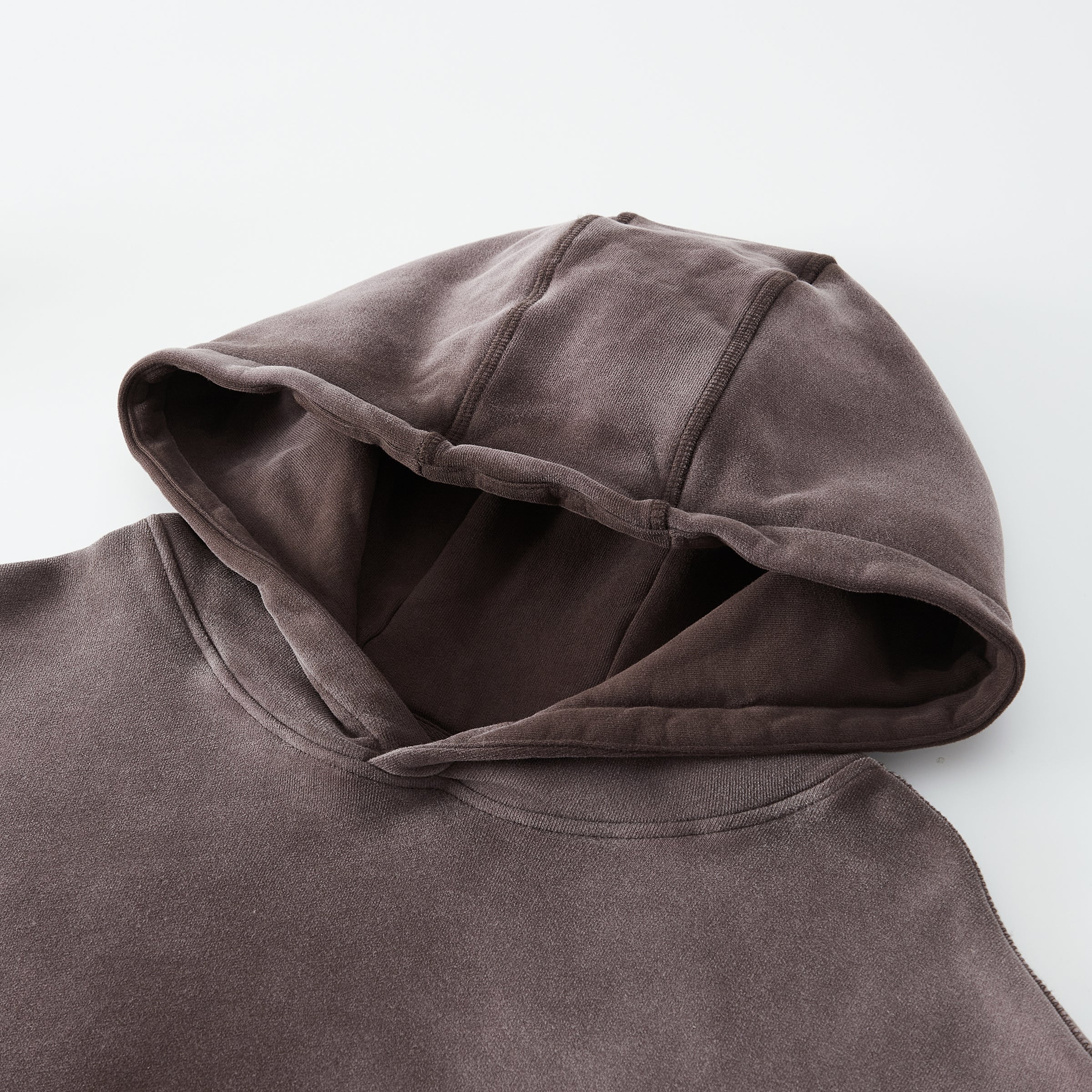 TRIØ7 ARTCORE – Fragment 01 Dusty Hoodie – Detailansicht 14 | Oversized Faded Hoodie von TRIØ7