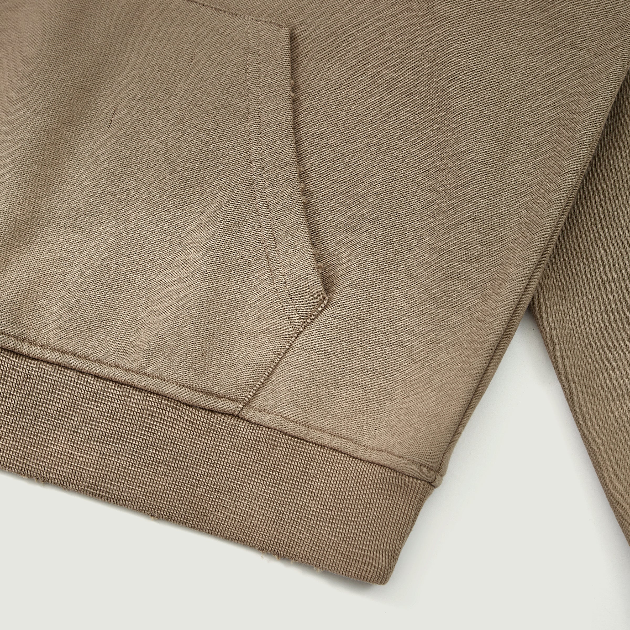 TRIØ7 ARTCORE – Fragment 01 Rebel Hoodie – Detailansicht 3 | Oversized Washed Hoodie von TRIØ7