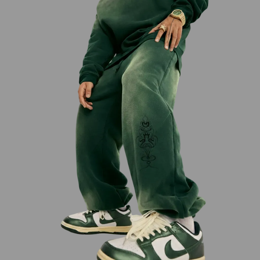 TRIØ7 – Vintage Faded Pants – Frontansicht 2 | Oversized Baggy Sweatpants von TRIØ7