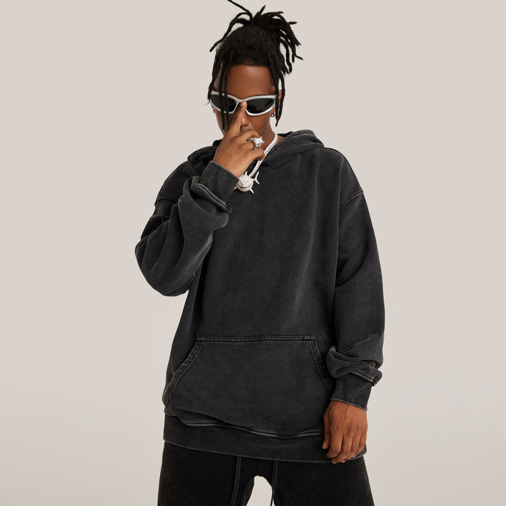 TRIØ7 ARTCORE – Fragment 01 Oversized Hoodie – Model-Ansicht | Heavyweight Oversized Hoodie von TRIØ7