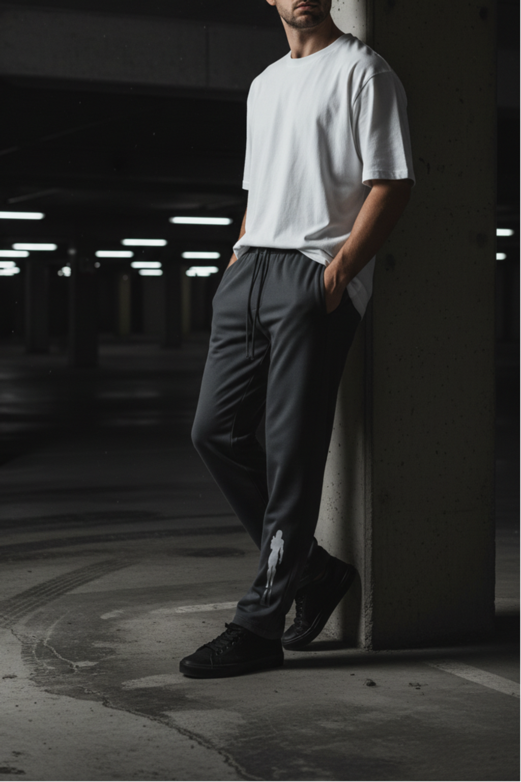 TRIØ7 – Fleece Relaxed Pants – Frontansicht | Oversized Relaxed fit Sweatpants von TRIØ7
