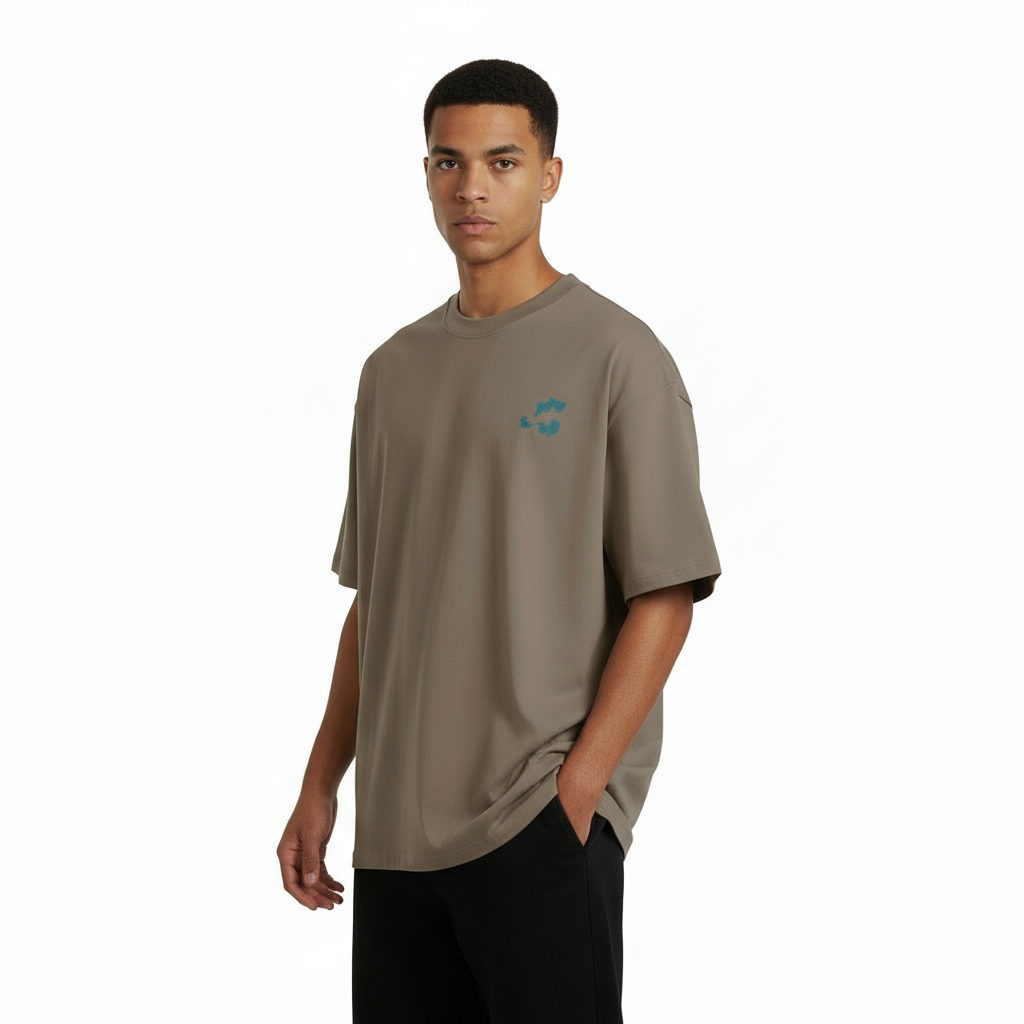 TRIØ7 ESSENTIAL – Heavyweight Oversized Tee 300+ – Frontansicht 6 | Oversized Boxy T-Shirt von TRIØ7
