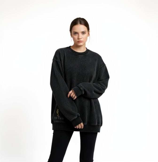 TRIØ7 ESSENTIAL – Vintage Heavyweight Crewneck – Frontansicht 2 | Heavyweight Oversized Sweatshirt von TRIØ7